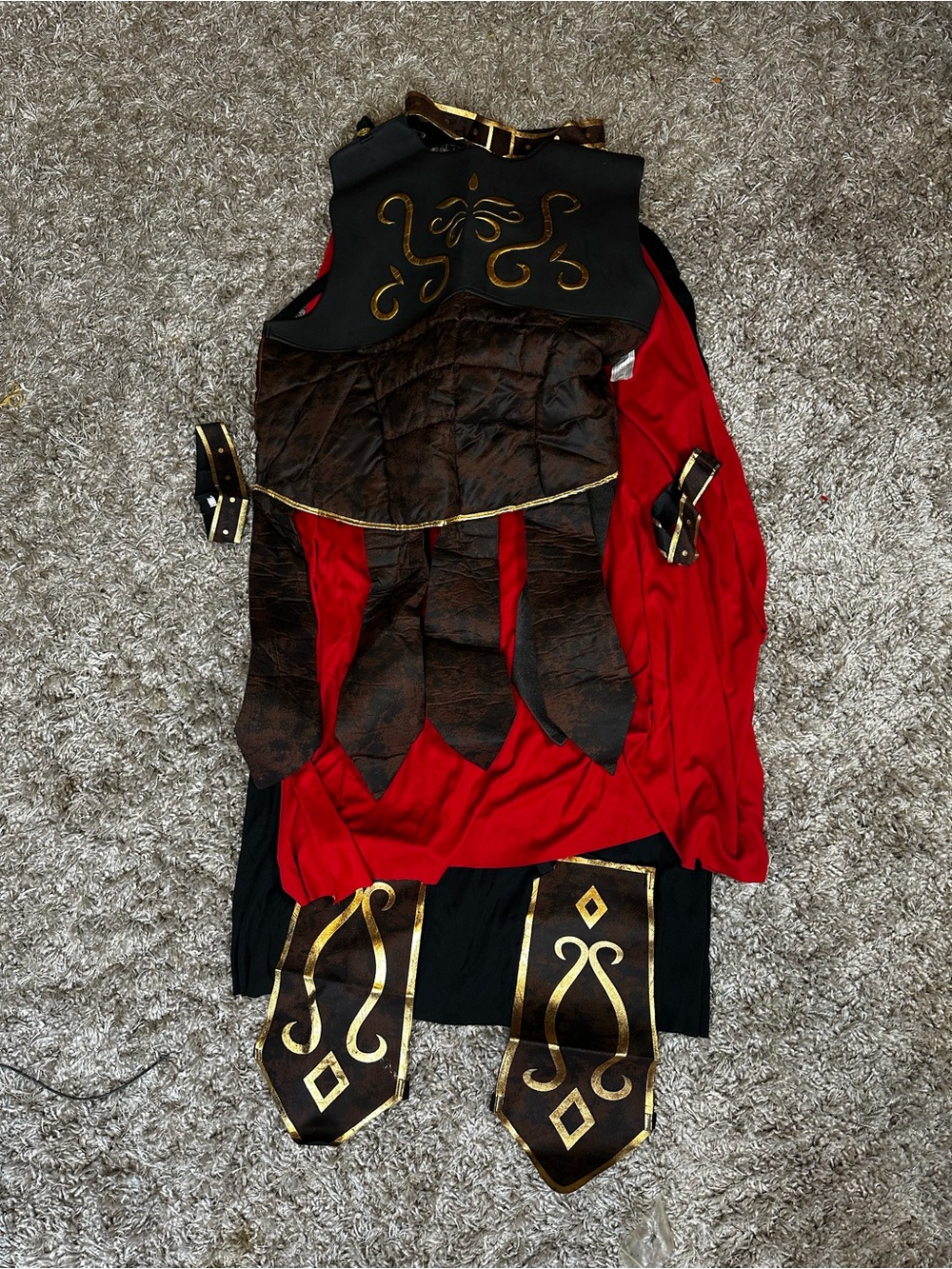 Amscan CostumesUSA Roman Gladiator Men Costume Size L Black Red Gold 841394